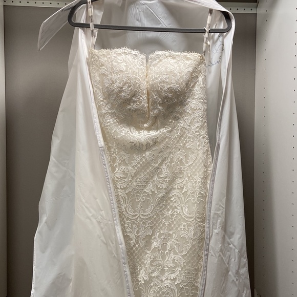 Wedding dress - Picture 2 of 7